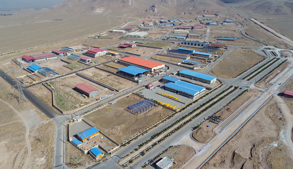 فروش زمین ۵۰۰۰متری چهار دیواری شده با کاربری غذایی در شهرک صنعتی شهید سلیمانی