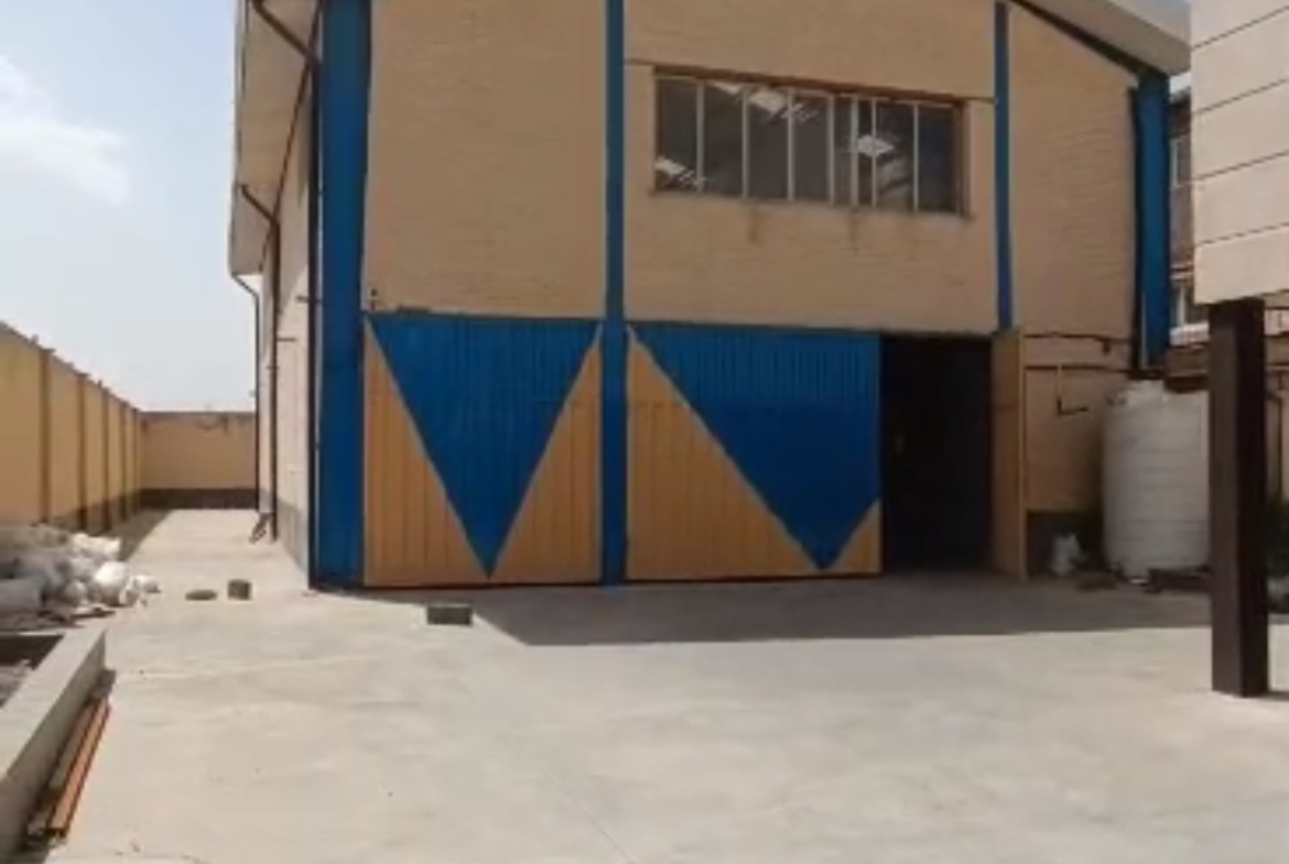 رهن و اجاره ۳۶۰متر سالن ۳۵۰ متر محوطه برق ۱۵۰ در شهرک صنعتی نور