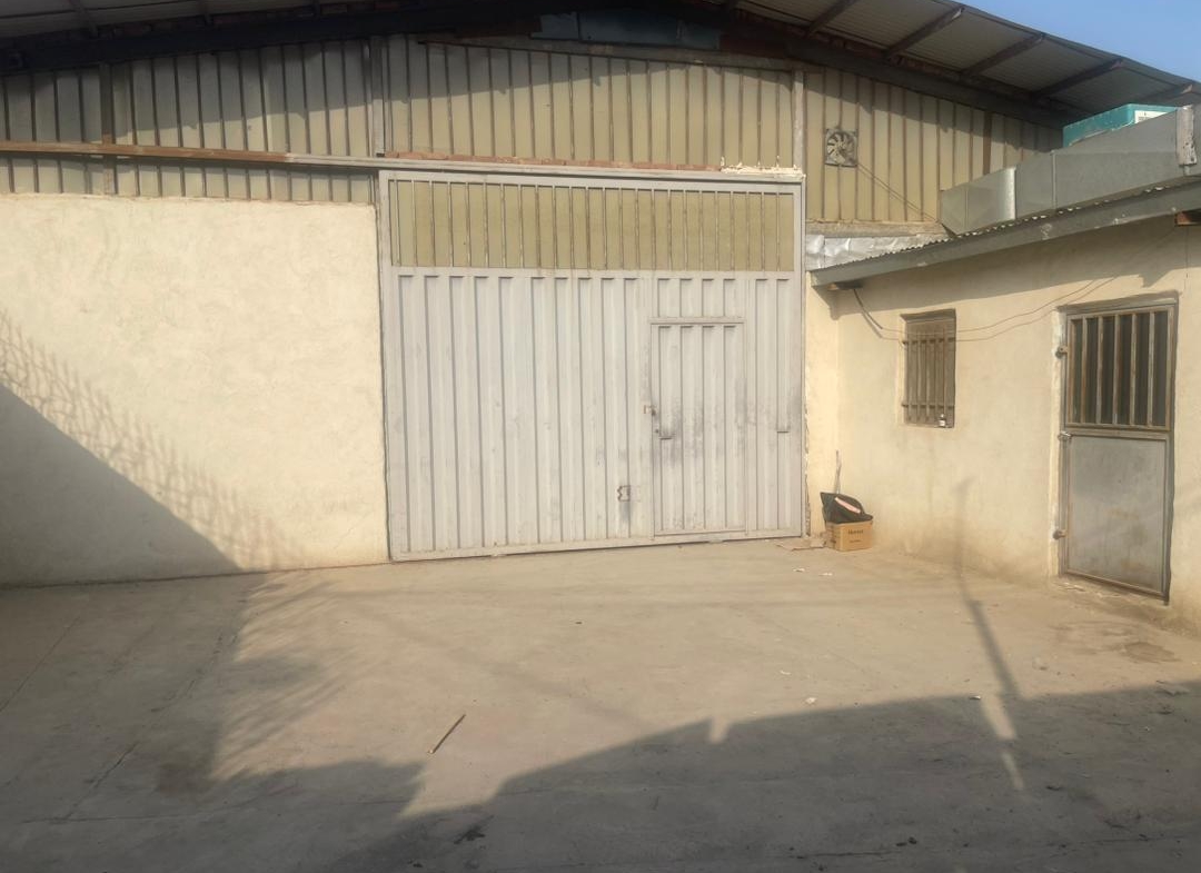 اجاره ۳۰۰ متر سالن صنعتی دربست جهت انبار در احمدآباد مستوفی