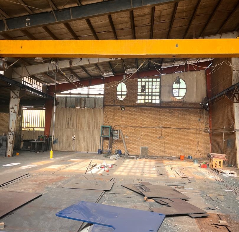 رهن واجاره سوله جرثقیل دار ۷۰۰ متری در صفادشت