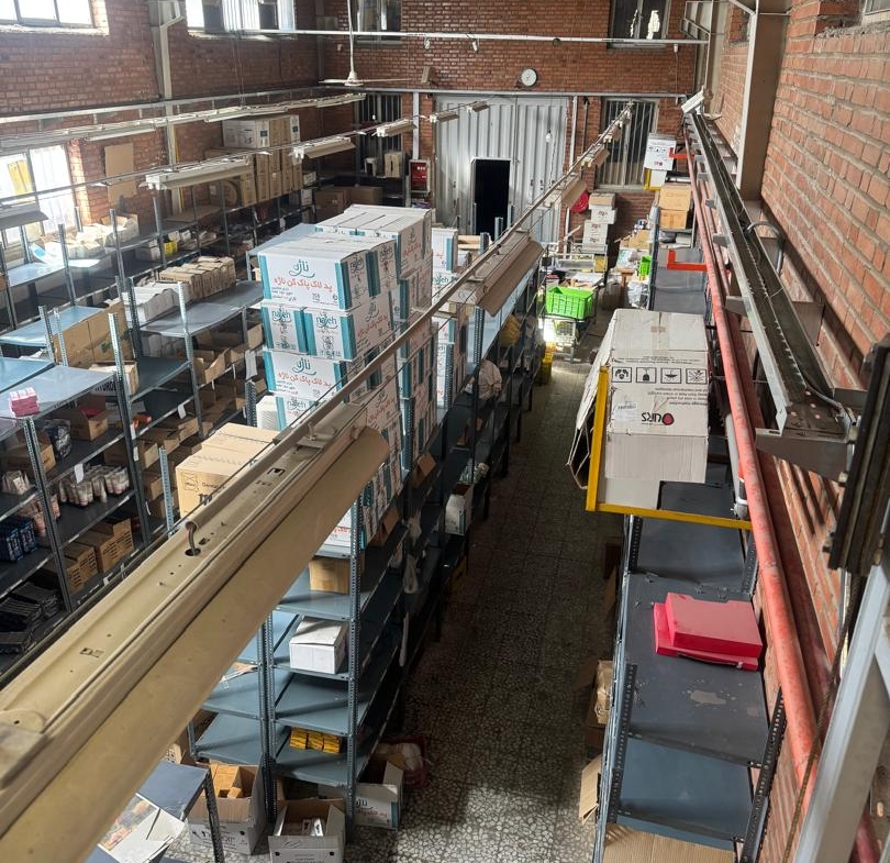 اجاره ۳۰۰ متر سوله قفسه بندی شده ۴۰۰ متر محوطه جهت انبار دارو و ارایشی بهداشتی