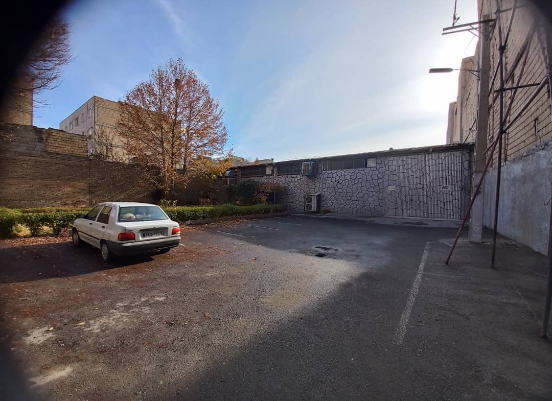 رهن واجاره ۳۰۰ متر سالن بهداشتی در باغستان بر اصلی